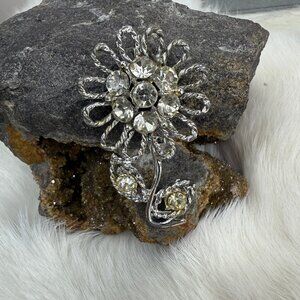 Vintage Silver Tone Rhinestone Daisy Flower Brooch